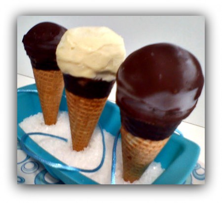mini cucuruchitos bañados en choco blanco/negro